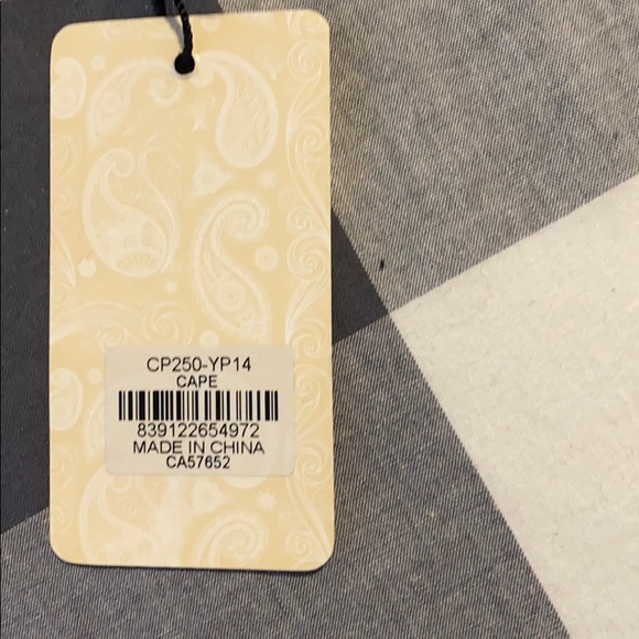 Amazing cape very unique - Picture 3 of 3